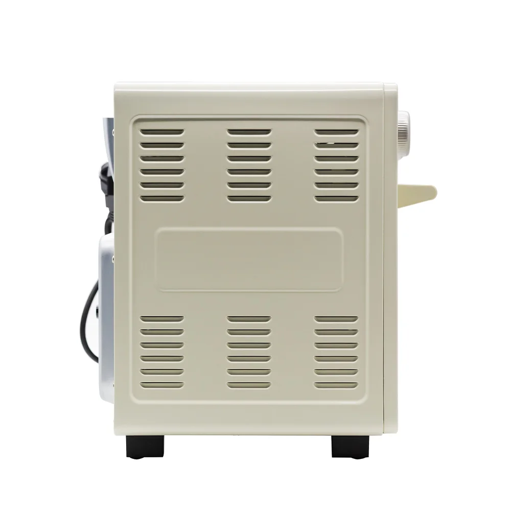 Современная бытовая микроволновка на кухонном столе